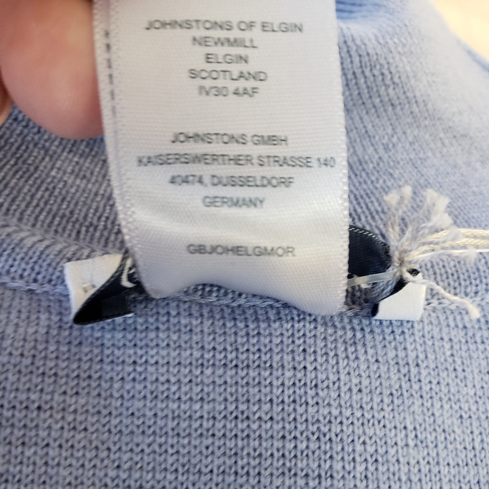 💜 NWT- Johnstons of Elgin 100% Wool Knitted Poncho Style Sweater - Picture 5 of 6